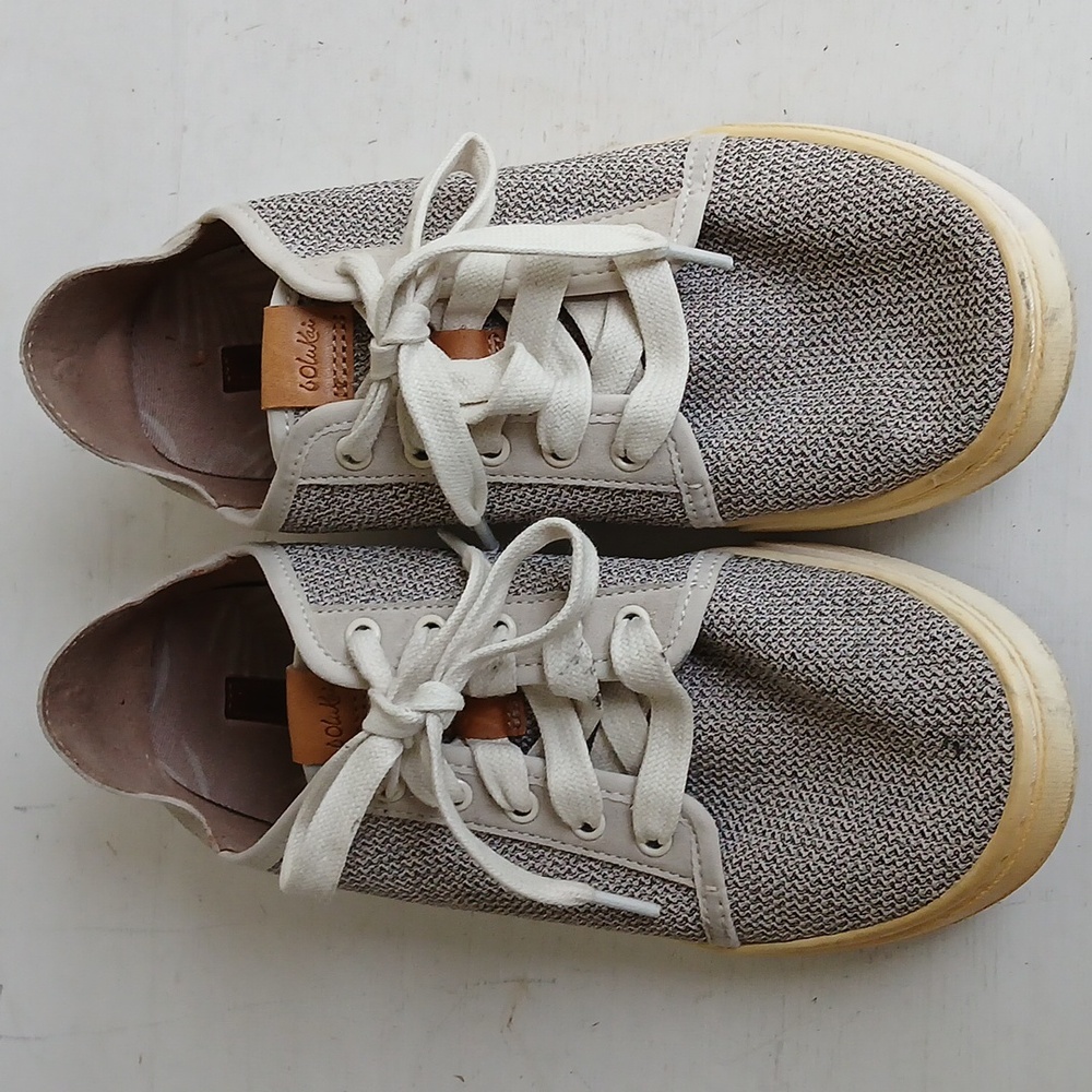 OluKai Pehuea Li Sneakers Size 9